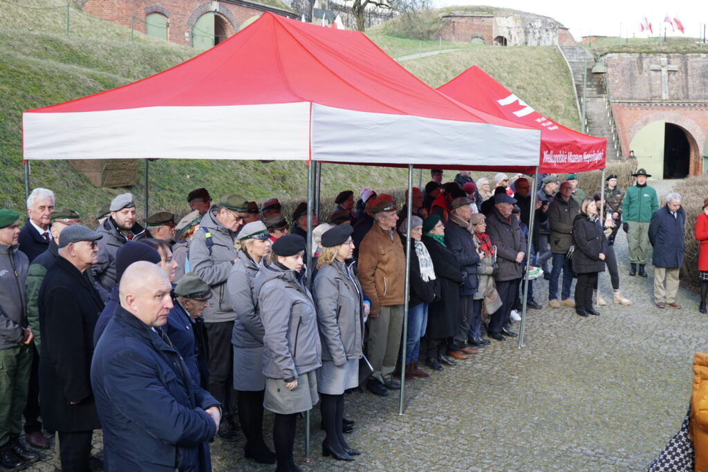 Uczestnicy Harcerskiego Apelu Pamięci w Muzeum Martyrologii Wielkopolan w Forcie VII.